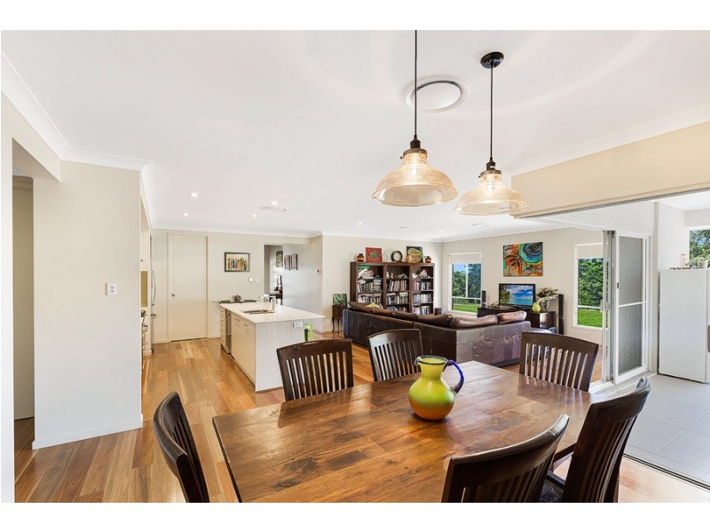 21 Zuccoli Drive, Blue Mountain Heights QLD 4350