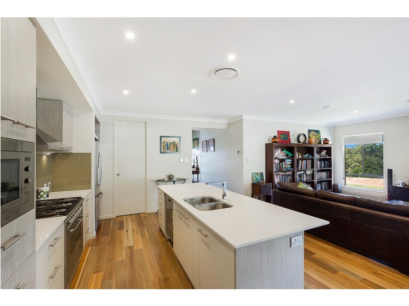 21 Zuccoli Drive, Blue Mountain Heights QLD 4350