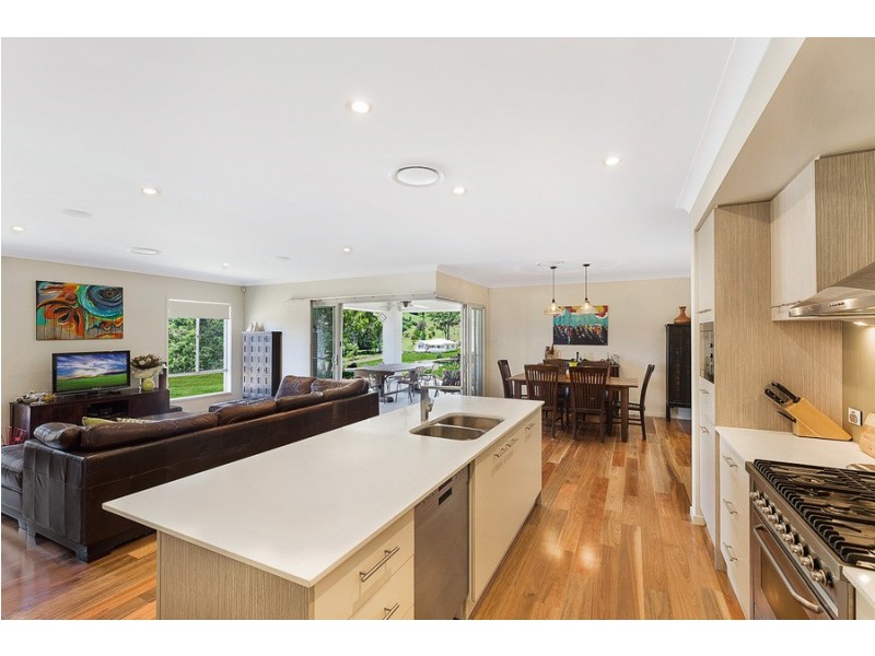 21 Zuccoli Drive, Blue Mountain Heights QLD 4350