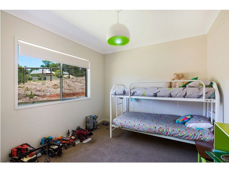 21 Zuccoli Drive, Blue Mountain Heights QLD 4350