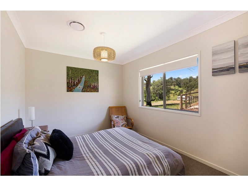 21 Zuccoli Drive, Blue Mountain Heights QLD 4350