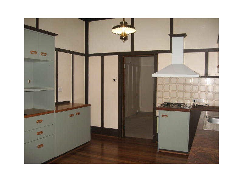 10 Kennedy Street, North Toowoomba QLD 4350