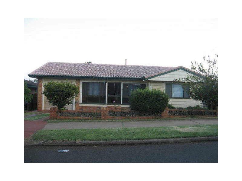 28 Welcombe Avenue, Rockville QLD 4350