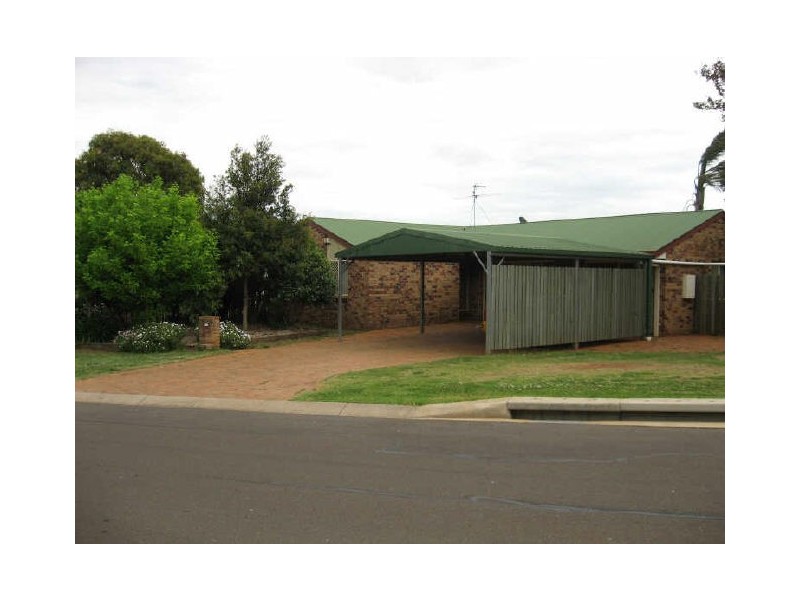 29 Gainsborough Drive, Glenvale QLD 4350