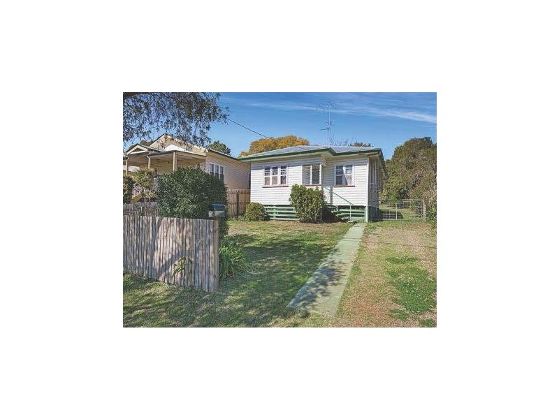 24 Stone Street, Wilsonton QLD 4350