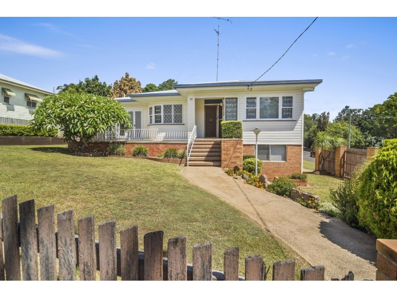 74 North Street, Mount Lofty QLD 4350