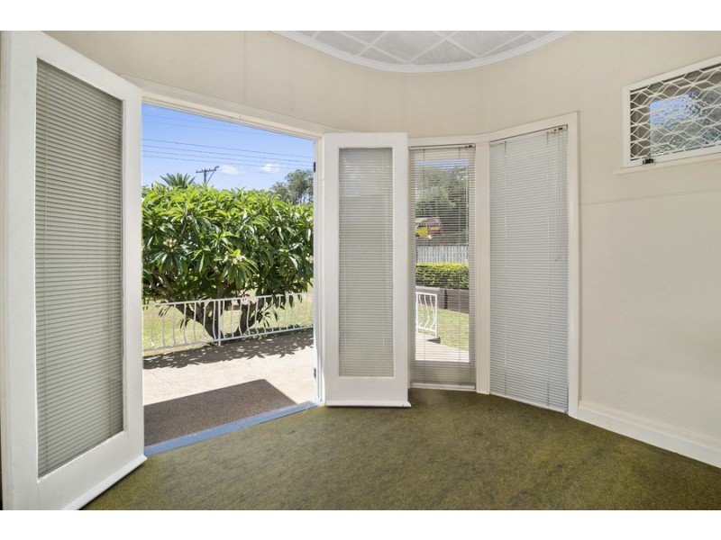 74 North Street, Mount Lofty QLD 4350