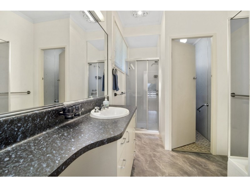 74 North Street, Mount Lofty QLD 4350