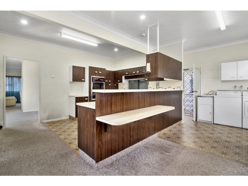 74 North Street, Mount Lofty QLD 4350