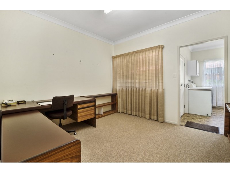 74 North Street, Mount Lofty QLD 4350