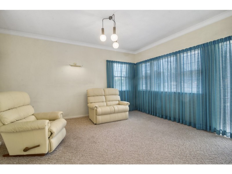 74 North Street, Mount Lofty QLD 4350