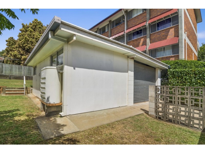 74 North Street, Mount Lofty QLD 4350