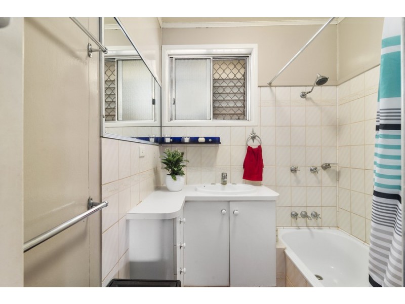 6 Athol Street, Harlaxton QLD 4350