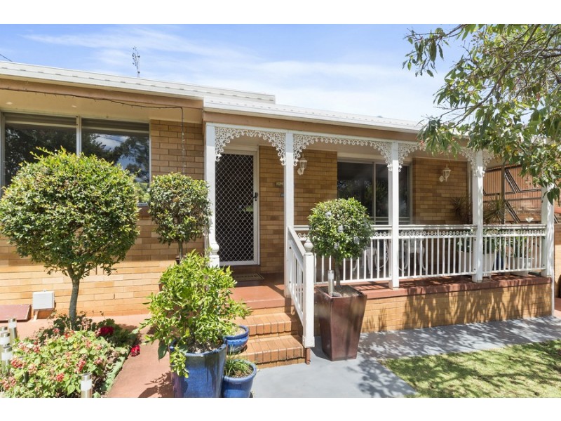 6 Athol Street, Harlaxton QLD 4350