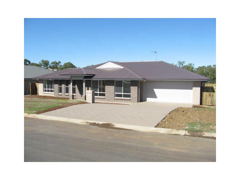 4 Kurrawa Crescent, Glenvale QLD 4350