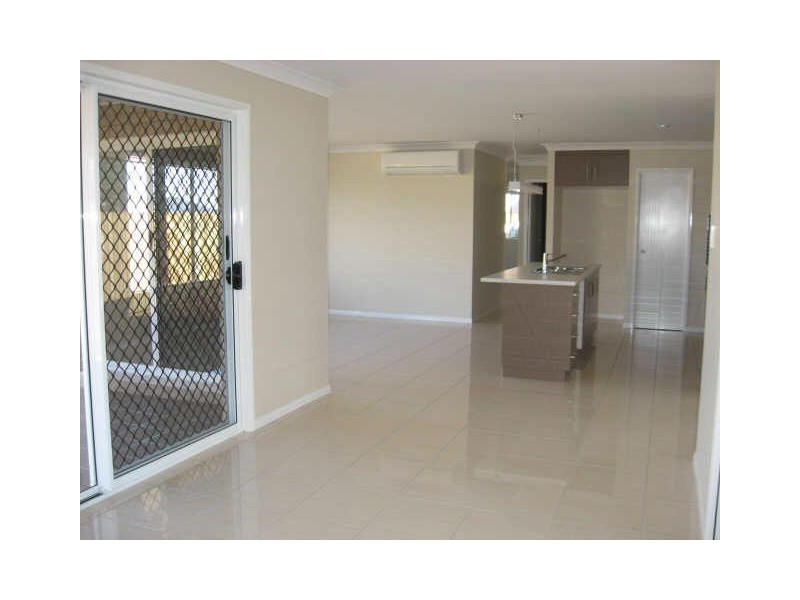 4 Kurrawa Crescent, Glenvale QLD 4350