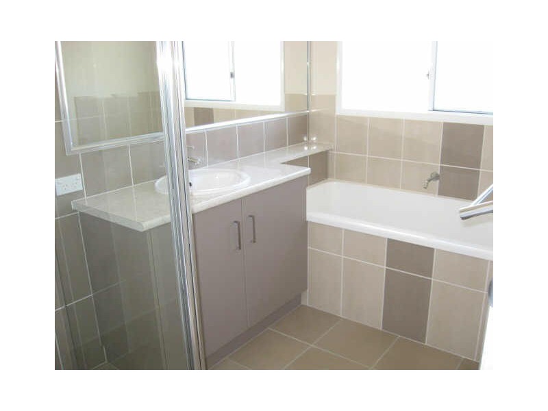 4 Kurrawa Crescent, Glenvale QLD 4350