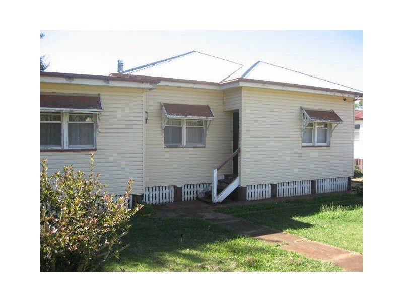 5 Weetwood Street, Newtown QLD 4350