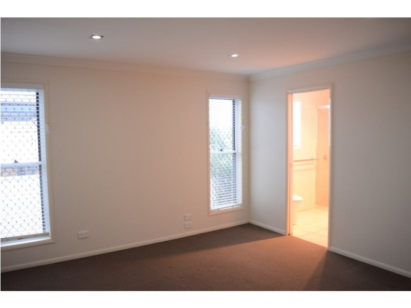 2 Opal Street, Glenvale QLD 4350