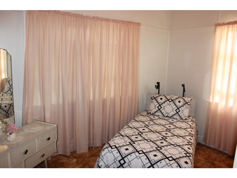 18 Ruthven Street, Harlaxton QLD 4350