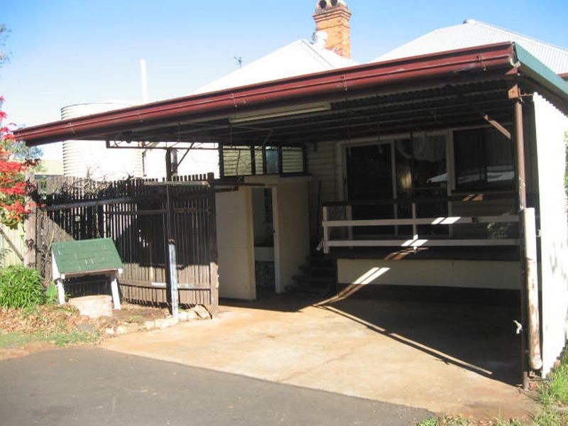 9 Ipswich Street, East Toowoomba QLD 4350
