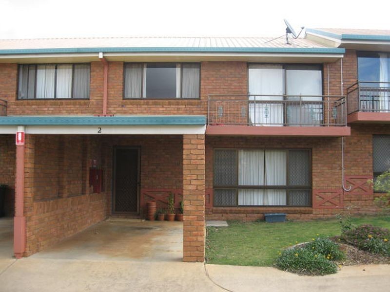 2/367 Margaret Street, Newtown QLD 4350