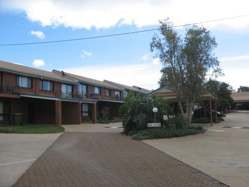 2/367 Margaret Street, Newtown QLD 4350