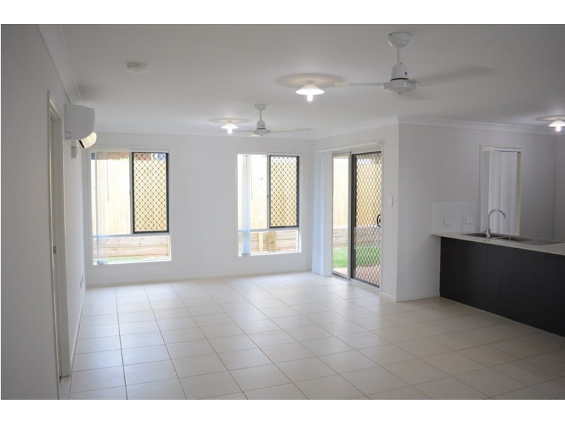 2/3 Macrossan Street, Cranley QLD 4350