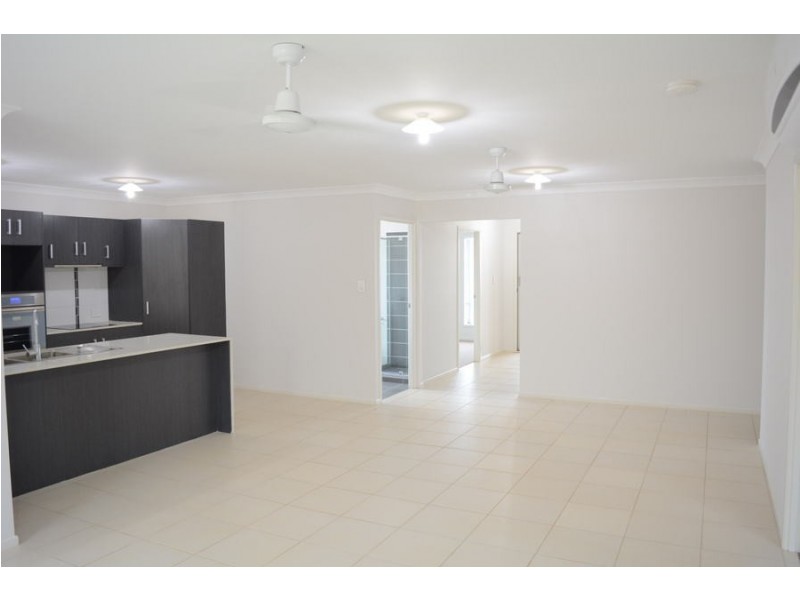 2/3 Macrossan Street, Cranley QLD 4350