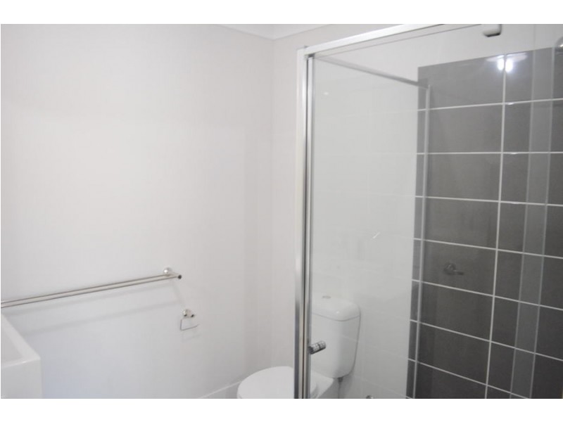 2/3 Macrossan Street, Cranley QLD 4350