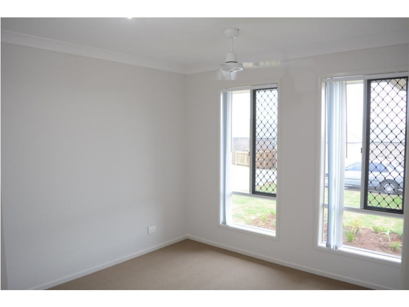 2/3 Macrossan Street, Cranley QLD 4350