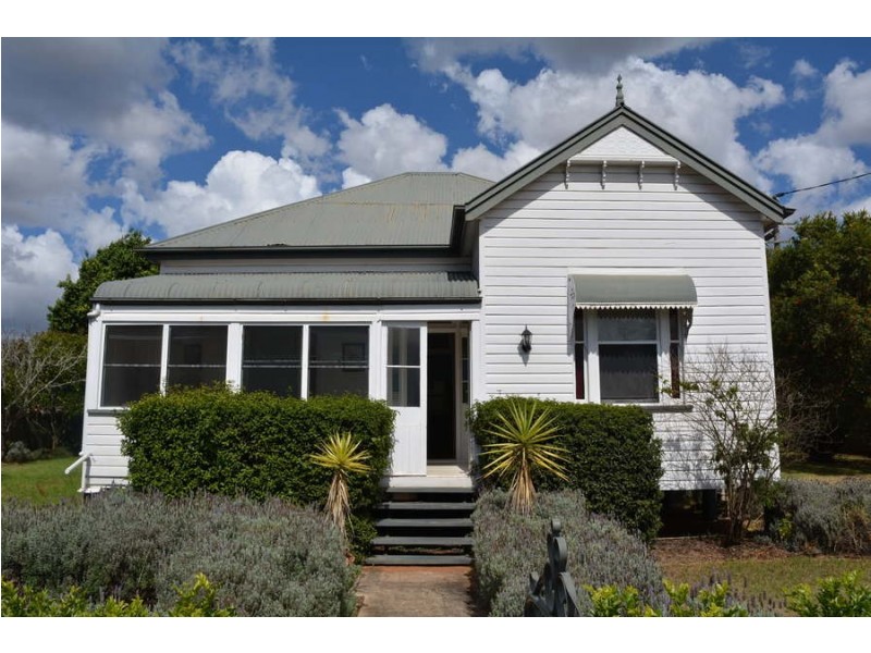 22 Albert Street, Newtown QLD 4350