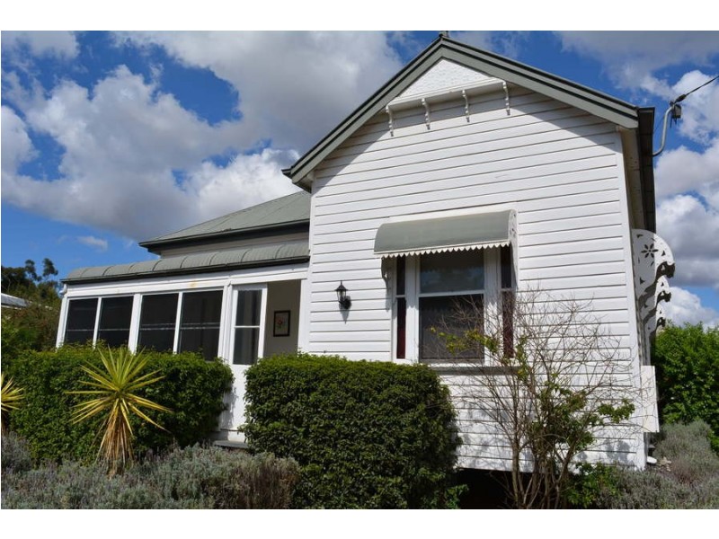 22 Albert Street, Newtown QLD 4350