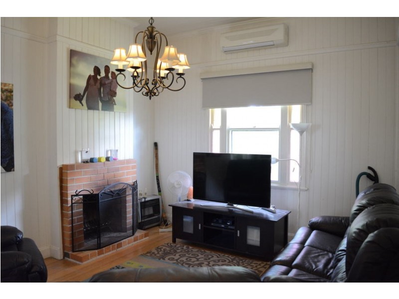 22 Albert Street, Newtown QLD 4350