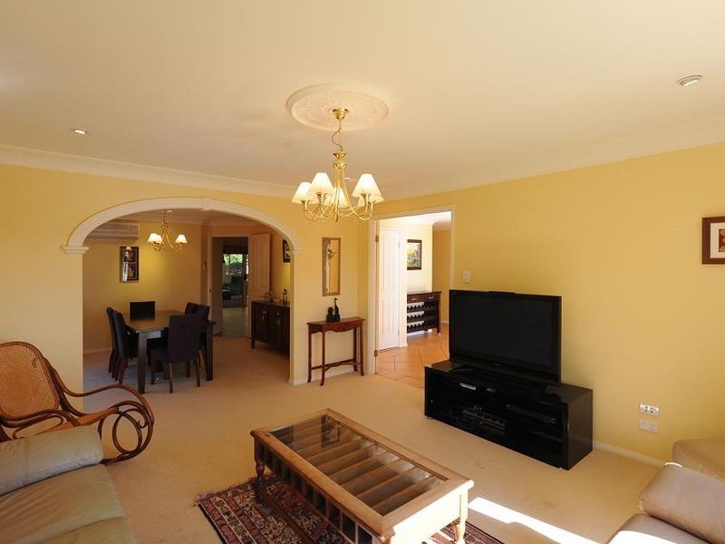 2 Glen Eagles Drive, Middle Ridge QLD 4350