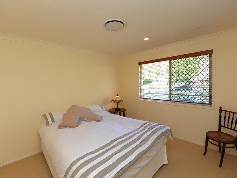 2 Glen Eagles Drive, Middle Ridge QLD 4350