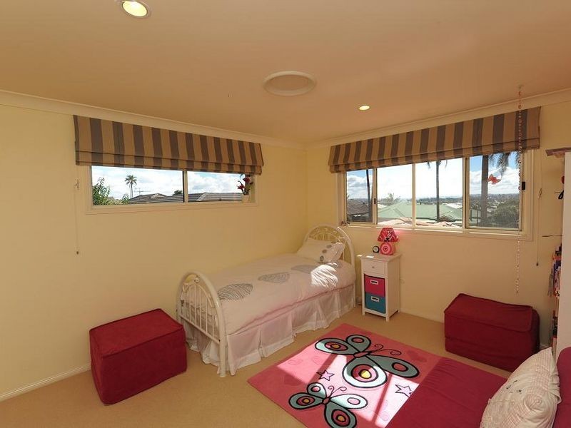 2 Glen Eagles Drive, Middle Ridge QLD 4350