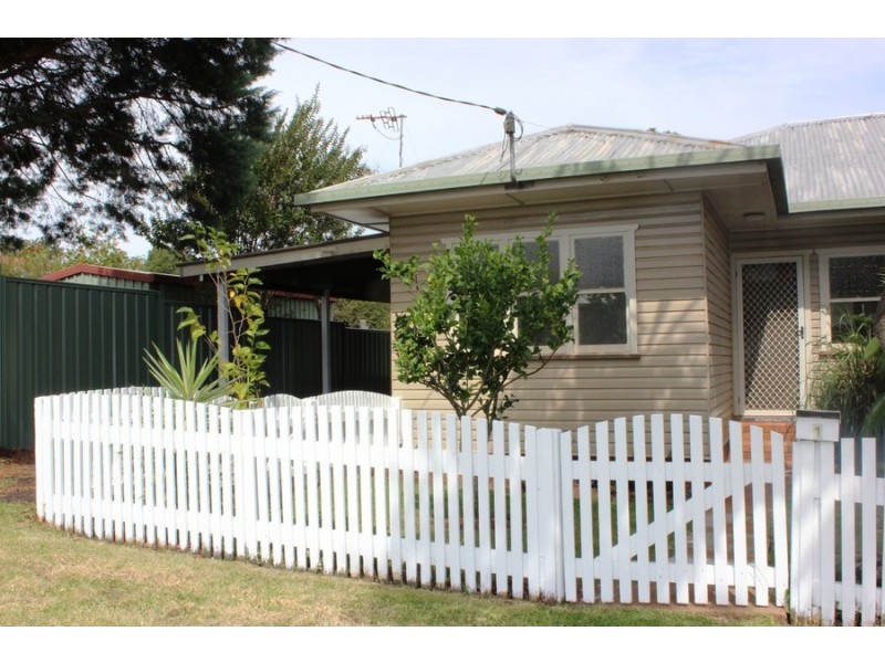 1/2 Katherine Street, North Toowoomba QLD 4350