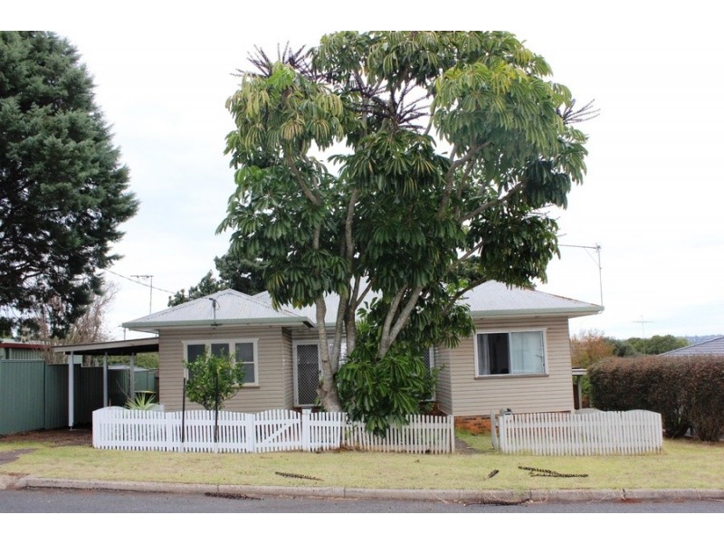 1/2 Katherine Street, North Toowoomba QLD 4350