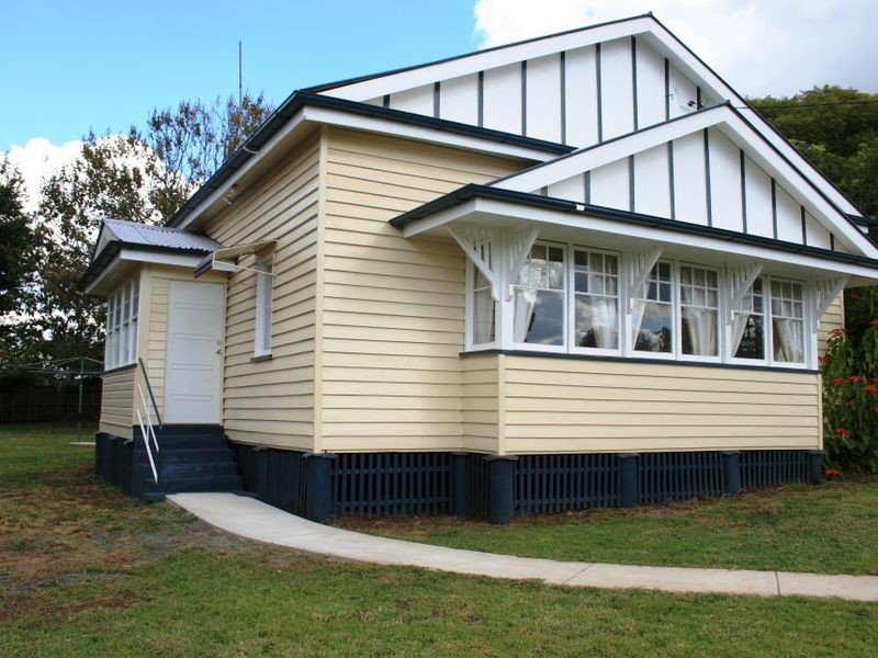 14 Henderson Street, Newtown QLD 4350