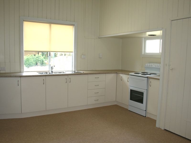 14 Henderson Street, Newtown QLD 4350