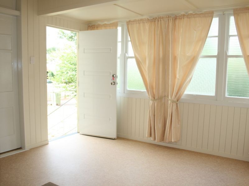 14 Henderson Street, Newtown QLD 4350