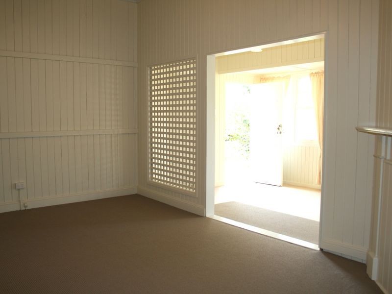 14 Henderson Street, Newtown QLD 4350