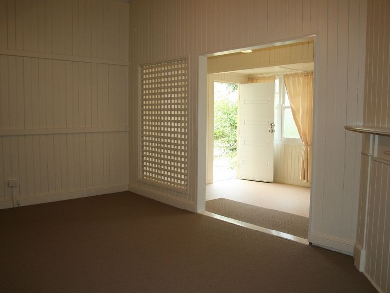 14 Henderson Street, Newtown QLD 4350