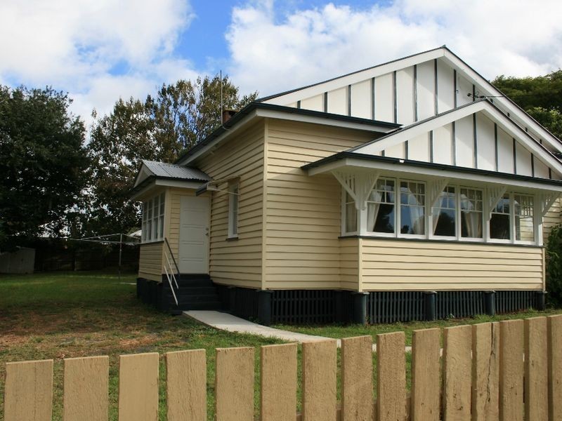 14 Henderson Street, Newtown QLD 4350