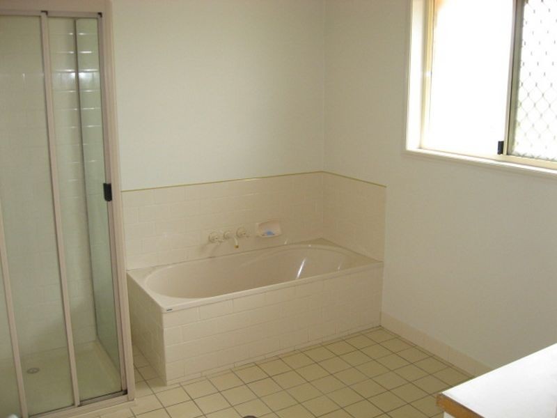 2/2 Gabrielle Street, KEARNEYS SPR, Toowoomba QLD 4350