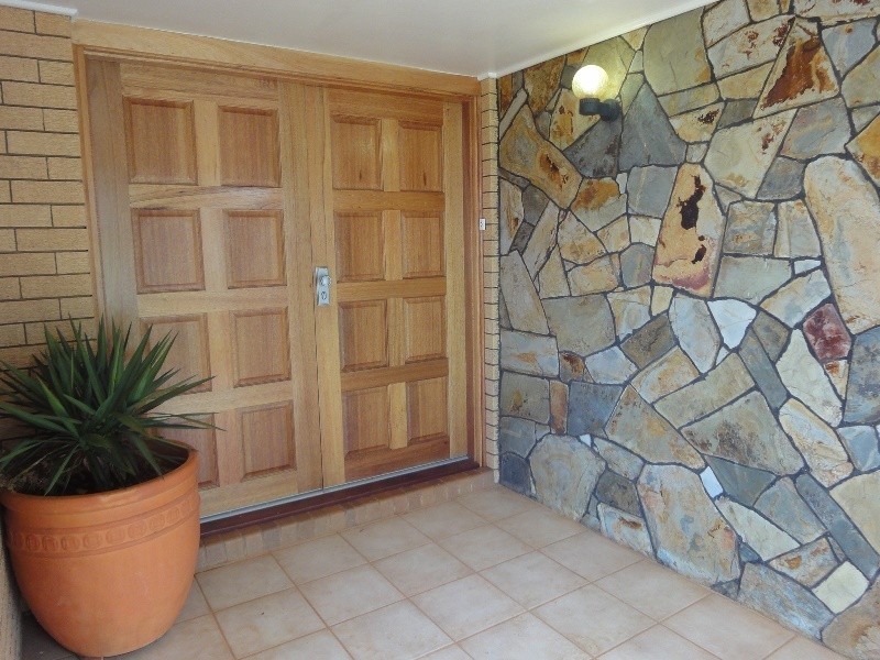 318 Ramsay Street, Middle Ridge QLD 4350