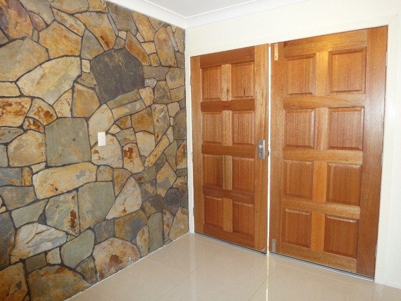 318 Ramsay Street, Middle Ridge QLD 4350