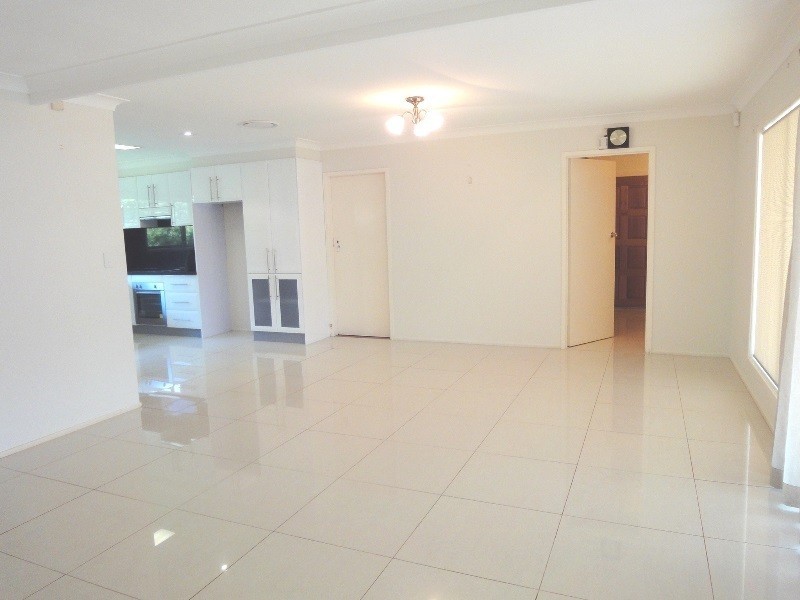 318 Ramsay Street, Middle Ridge QLD 4350