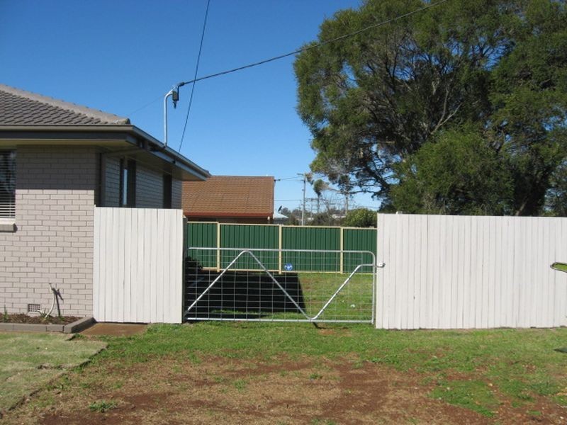 2/38 Paradise Street, Kearneys Spring QLD 4350